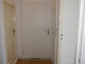 Nice double bedroom in 3 bedroom apartment