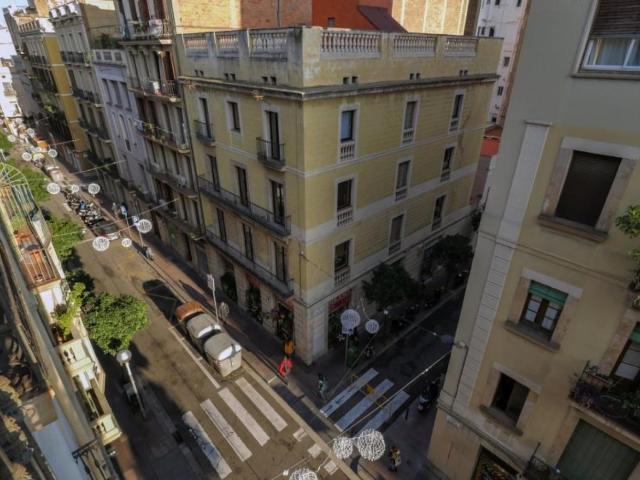 Nice Double Ensuite Bedroom in a 6 bedroom apartment near Diagonal Metro
