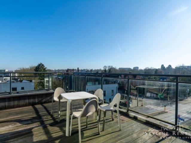 Nice furnished 2br penthouse + terrace The Cambre Wood
