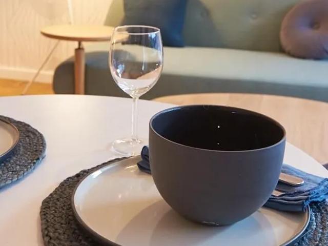 Nice furnished apartment with balcony and parking space close to Eppendorf and Eimsbüttel. Furnished, temporar rental for expats