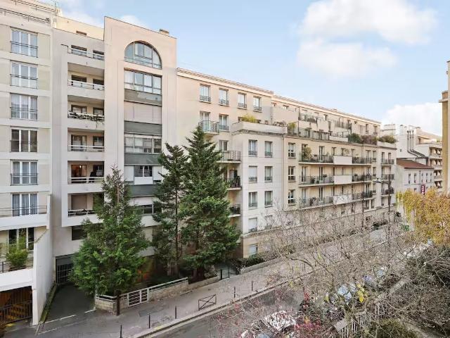 Nice, fashionable loft in quiet street, Paris Amsterdam Apartments for Rent