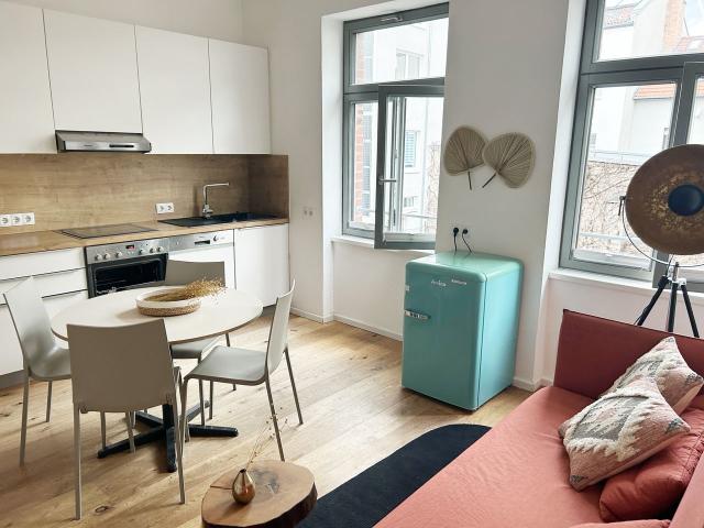 nice flat central Antonplatz singles, couples, Families with kids/pets allowed, Berlin Amsterdam Apartments for Rent