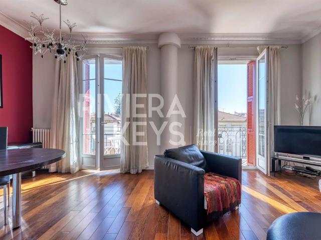 NICE Fleurs: Appartement 3 pièces lumineux en étage élevé. 62m² Nice