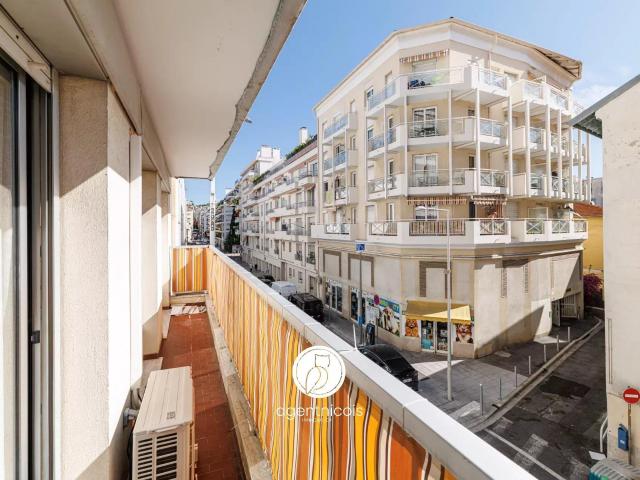 Nice / Fleurs Rue De France: 3 Pieces / Rénové / Balcon. 78m² Nice
