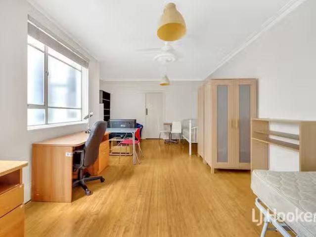 Nice G4/445 Elizabeth Street, Melbourne, VIC 3000