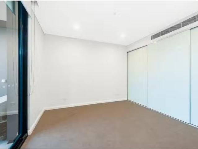 Rental! G44/9 Maple Tree Road, Westmead Apartment for rent Li.