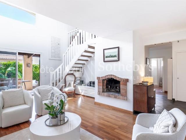 Nice Gairaut, maison de 6 pièces avec jardin, piscine, vue m. 140m² Nice