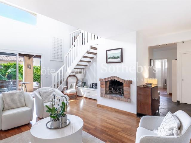 Nice Gairaut, maison de 6 pièces avec jardin, piscine, vue mer et domaine privé