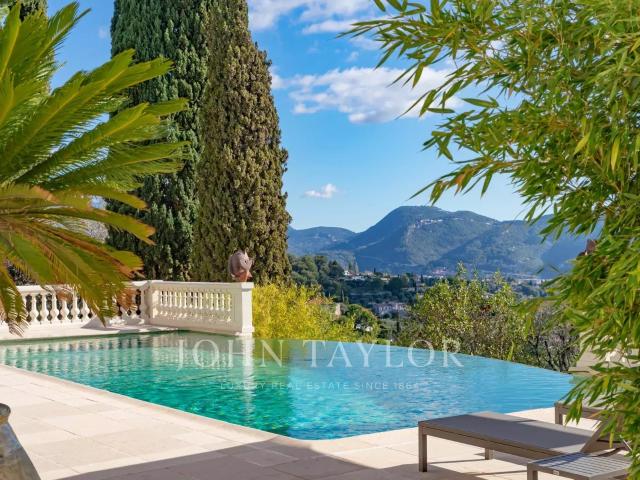 Propriété En Parfait État Avec Vue Mer Panoramique 311m² Nice