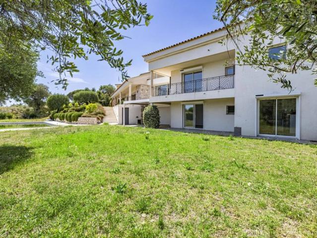 Nice Gairaut Propriété 8 pièces de 290m², sur 2294m² de terrain avec piscine et vues panoramiques mer