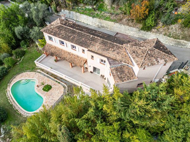 NICE GAIRAUT, VILLA,300 m2, Terrain plat 2200 m2, piscine, garage, 2 090 000 €