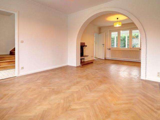 Nice house 3 bdrms, 1 bthrm, garden, parking in a quiet area