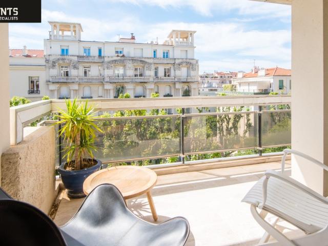 Nice, In the heart of the highly sought after Carr&eacute d&. 87m² Nice