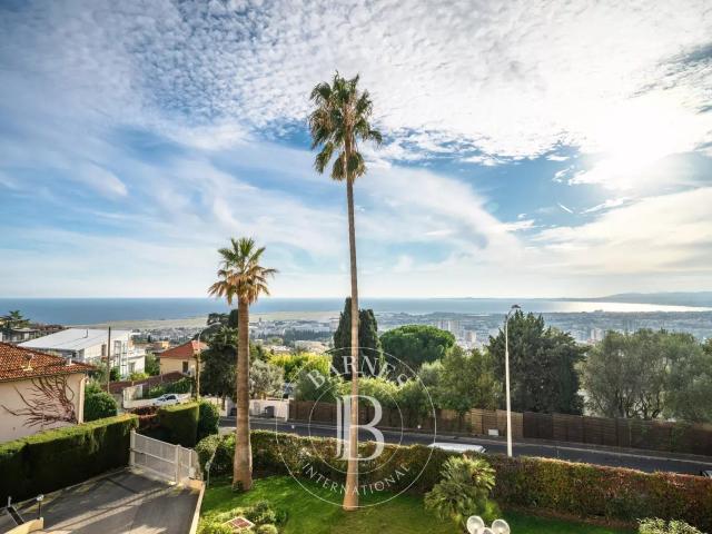 Nice – La Lanterne — Appartement Traversant Avec Vues Mer &. 85m² Nice