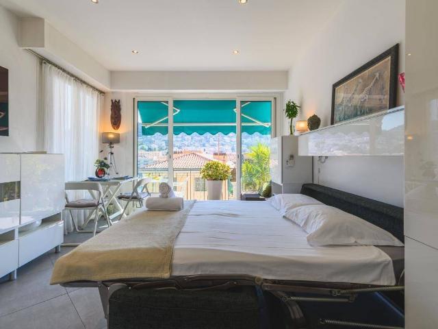 NICE Le Port Studio 25m² Meublé balcon vue mer