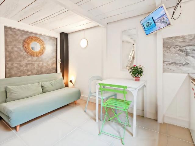 NICE LE PORT / RUE ANTOINE GAUTIER Studio meublé 588€/mois CC
