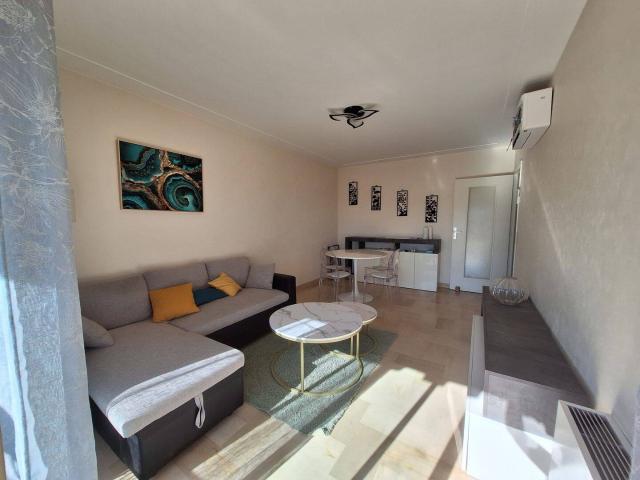 NICE LIBERATION, PARTICULIER loue longue durée spacieux 2 PIECES MEUBLE RECENT + TERRASSE