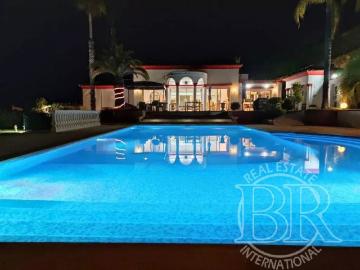 NICE LOCATION longue durée villa de 660 m² sur le terrain 4000 m² piscine extérieur, piscine intérieur, tennis