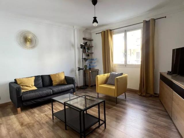 NICE – Location studio meublé lumineux