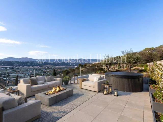 Nice Penthouse 5 pièces avec toit terrasse jacuzzi et jard. 111m² Nice