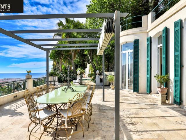 NICE PESSICART: Located in a privileged setting, this stu. 262m² Nice