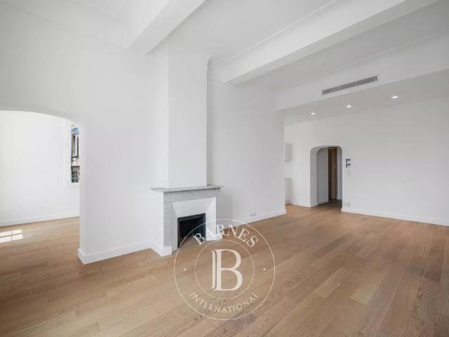 NICE PONCHETTE APPARTEMENT ENTIERTEMENT RENOVE
