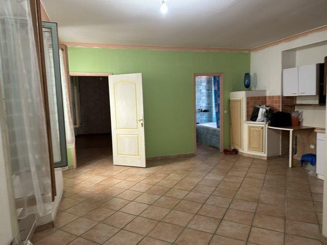 Nice Port 2/3p en 1er étage traversant S/N prévoir travaux 49m² Nice