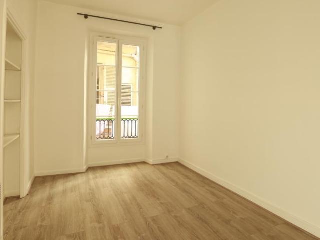 NICE PORT AGREABLE 2 PIECES VIDE DE 29M² A LOUER 1 CHAMBRE PROCHE PORT, COMMERCES ET TRAM