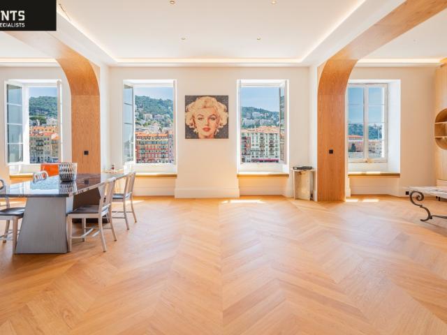 Nice Port Exceptional top floor apartment with panoramic s. 149m² Nice
