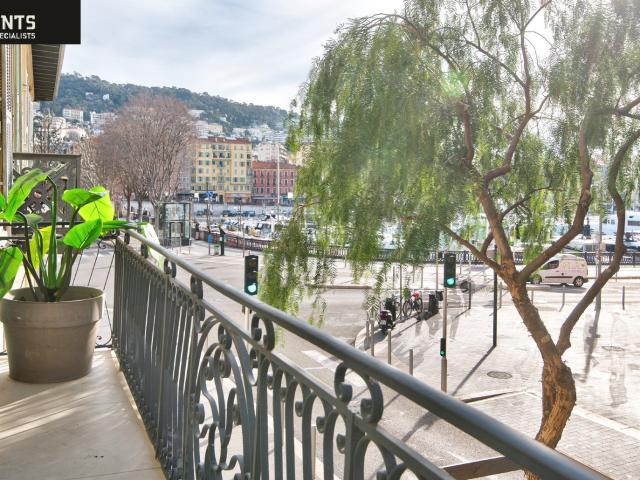 Nice Port, magnificent 2 bedroom apartment in perfect condit. 80m² Nice