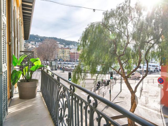 Nice Port, magnifique 3 pièces en parfait état situé dans un. 80m² Nice