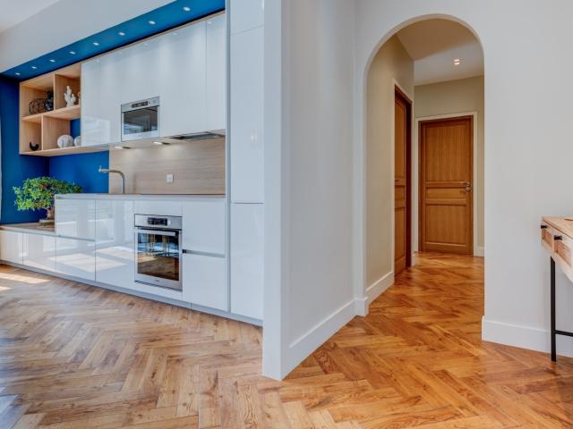 NICE PROMENADE TRES BEL APPARTEMENT 3 PIECES MEUBLE A LOUER TRAVERSANT CAVE BALCON PROCHE PLAGE, TRAM ET COMMERCES