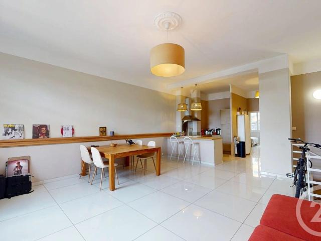 Nice Promenade: Situé dans un bel immeuble tout juste rava. 93m² Nice