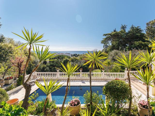 NICE proche mer Propriété d'exception 350m2 + terrain 3300m2