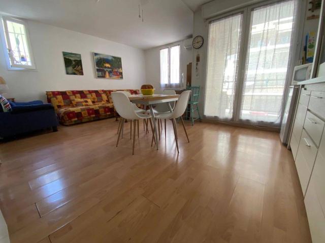 NICE RUE DE FRANCE/GROSSO, 2 pièces de 35 m² avec balcon