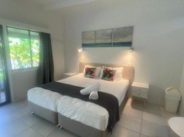 Nice Renovated Studio Unit in Holiday Rental Pool