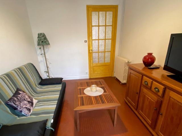 NICE RÉPUBLIQUE 2 PIÈCES MEUBLÉ DE 45M² À LOUER CUISINE ÉQUIPÉE CLIM ET BALCON