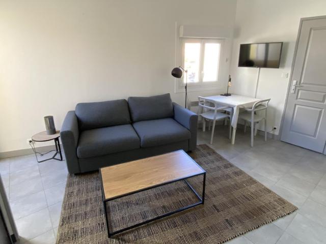 NICE RIQUIER STUDIO MEUBLÉ DE 20M² À LOUER CUISINE EQUIPÉE TERRASSE