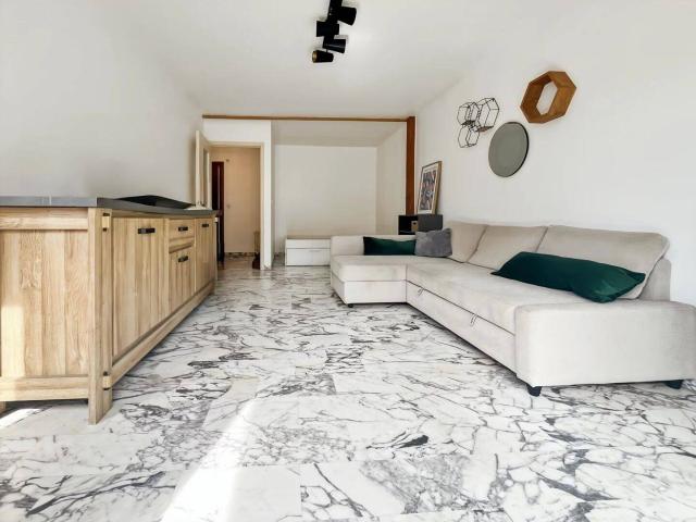 NICE / RIQUIER Studio avec alcôve et balcon 885€/mois CC