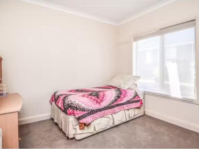 Just in! Room 2, 89 Kearneys Drive, ORANGE Apartment for rent.