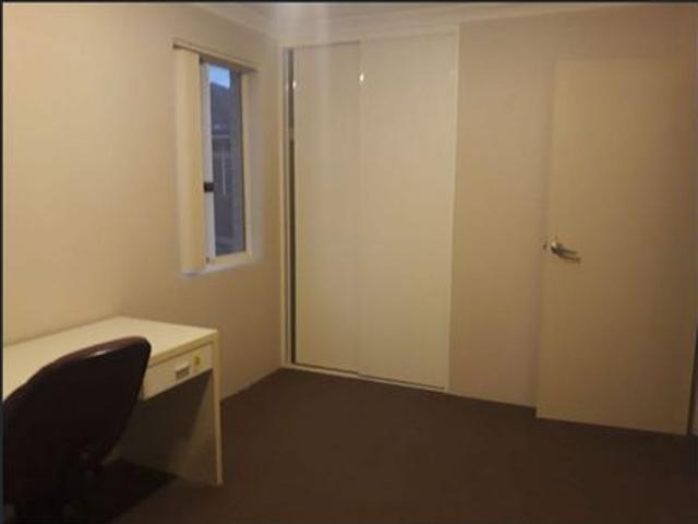 Nice Room. In Beautiful Furnished House. FREE WIFI. WALK TO CURTIN UNI AND AMENITIES