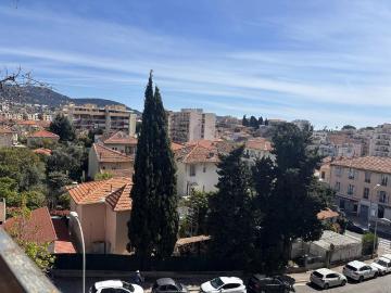 NICE ST SYLVESTRE 3 PIECES TRAVERSANT TERRASSE CAVE