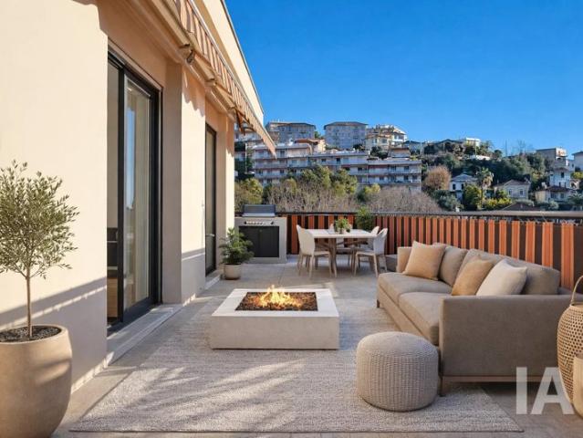 NICE ST SYLVESTRE/JEAN BEHRA 3 PIECES TERRASSE PARKING