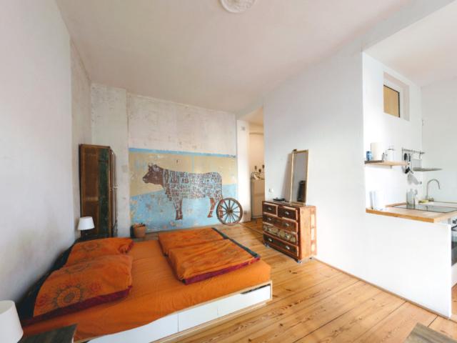 Nice Studio flat around Berlin Weserstrasse