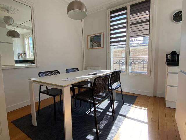 Nice Sunny Central Paris, Paris Amsterdam Apartments for Rent