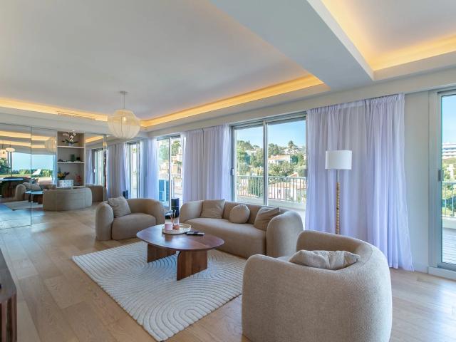 Nice sur le quartier de Fabron, joli Penthouse avec une très. 132m² Nice