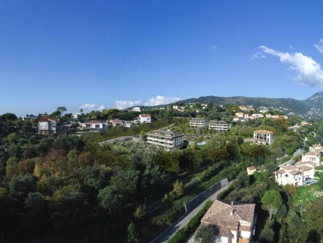 Nice sur les hauts de Rimiez, 4 pièces avant dernier étage. 82m² Nice