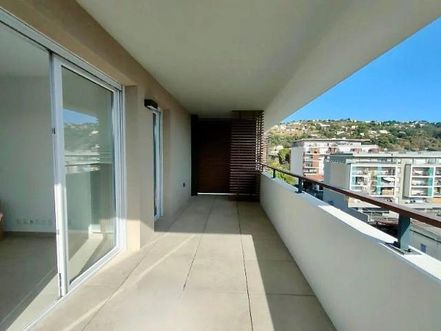 NICE SAINT ISIDORE 2 PIECES DERNIER ETAGE