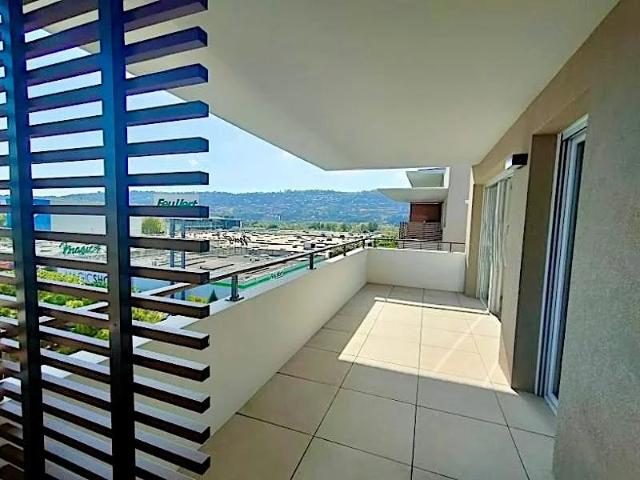 NICE SAINT ISIDORE 2 PIECES DERNIER ETAGE