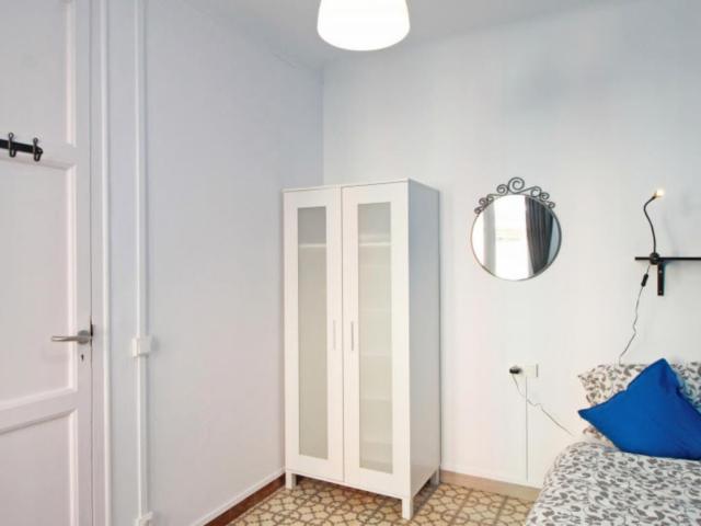 Nice single bedroom in El Poble sec